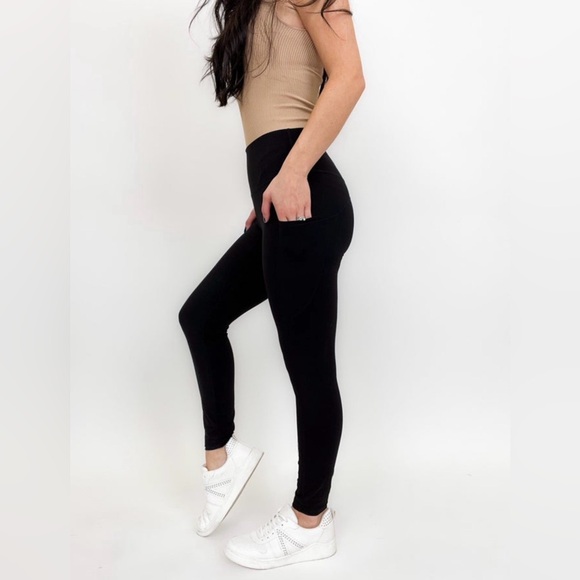 NWT Yelete Longer Length(33) Women's Black High-Waisted Leggings with Pockets. - Picture 2 of 6